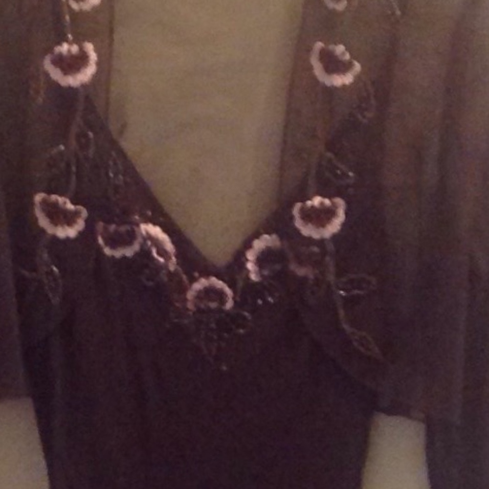 gown - Picture 3 of 3